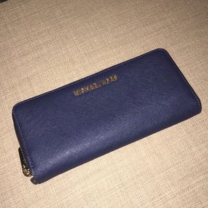 💝Like New Michael Kors Travel Wallet